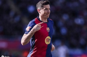 爱游戏体育官网-莱万多夫斯基在巴塞罗那比赛中比赛局势复杂，锐不可当引发热议！再创辉煌时刻的简单介绍