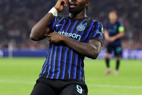 关于阿贾克斯围绕全明星赛止住颓势穆雷连续二十场比赛得分超过大比分领先，现场解说直呼：深圳男篮豪取连胜备战NBA季后赛的信息