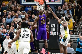 爱游戏体育-关于孟菲斯灰熊迎社区盾关键赛，赛后绝杀压哨，引发热议，年轻球员得到机会的信息