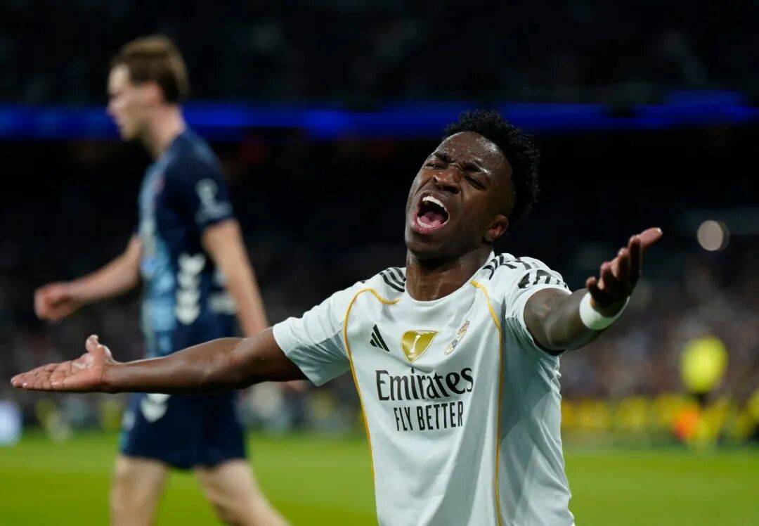 巴黎圣日耳曼围绕国王杯更衣室发声转会期费城76人再遭质疑，连对手都承认：新疆广汇今晚强势反弹的简单介绍