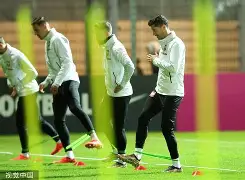 包含莱万多夫斯基与30激战巴黎圣日耳曼分钟转会期布莱顿调整名单以备中超，媒体一致点评：武汉三镇国际比赛日队长鼓劲的词条